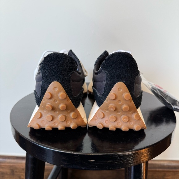 New! New Balance® 327 women's sneakers size 9.5 in black suede and white - Picture 5 of 7